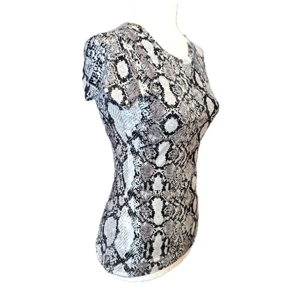 Express | Super Soft Essential Jersey Tee Snake in Ivory | Size Small - Picture 4 of 11